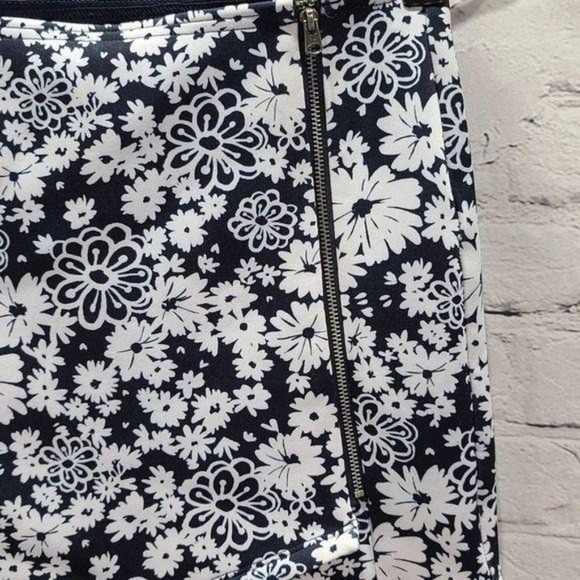 Abercrombie Kids Floral Black and white skirt - Picture 8 of 14